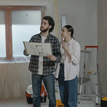 Marcel Rutten van Rutten Renovatie & Bouw aan het werk op werf in Neeroeteren